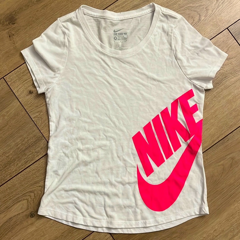 Girls Nike Tee